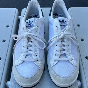 Adidas Rod Laver 10.5 shoes / sneakers white and blue.